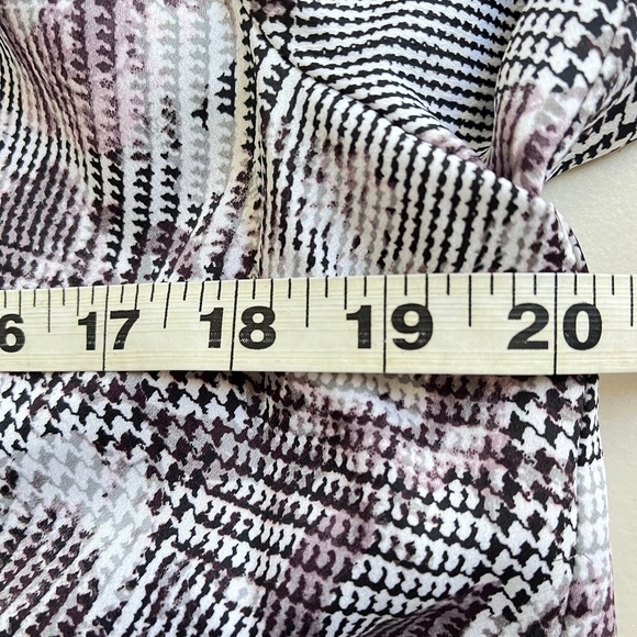 Rachel Roy Top Blouse Womens Sz 8 Career Flattering V-Neck Twisted Grey Plaid - Picture 8 of 9